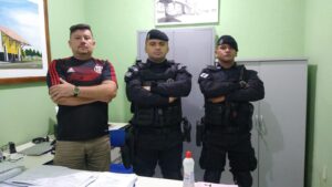 Read more about the article Ipueiras-CE: Direção do Colégio Otacílio Mota recebe o comando do CP Raio