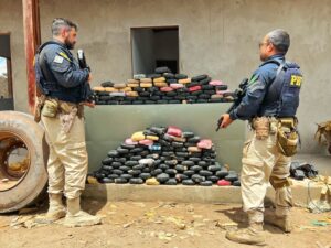 Read more about the article Polícia Rodoviária Federal intercepta caminhão com grande quantidade de drogas em Ipu