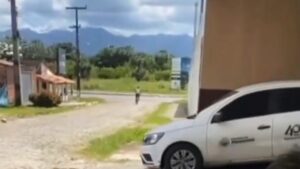 Read more about the article Servidor é flagrado saindo de motel em carro da Prefeitura de Maracanaú