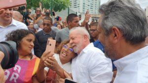 Read more about the article Lula chega ao Ceará e é recebido por Camilo,  Elmano e Evandro; Assista ao vivo