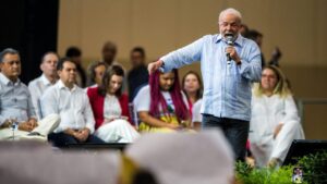 Read more about the article No Ceará, Lula faz aceno ao Congresso, critica Bolsonaro e reforça liderança de Camilo e Izolda