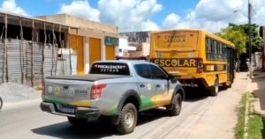 Read more about the article Motorista abandona ônibus e deixa alunos a pé e some no centro de Ipueiras