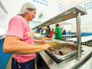 Read more about the article Cozinha Comunitária em Tamboril promove alimentação de qualidade e gratuita para famílias em vulnerabilidade