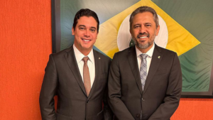 Read more about the article Deputado Júnior Mano se encontra com o Governador Elmano no Congresso Nacional