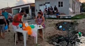 Read more about the article População do Bairro Carnaúbas em Ipueiras, Celebra Aniversário de Esgoto a Céu Aberto