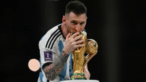 Read more about the article Messi é eleito o melhor jogador do mundo pela oitava vez na história