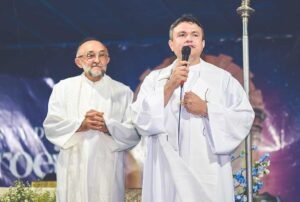 Read more about the article Novos padres da Paróquia de Ipueiras são apresentados durante novena desta quinta-feira, 07