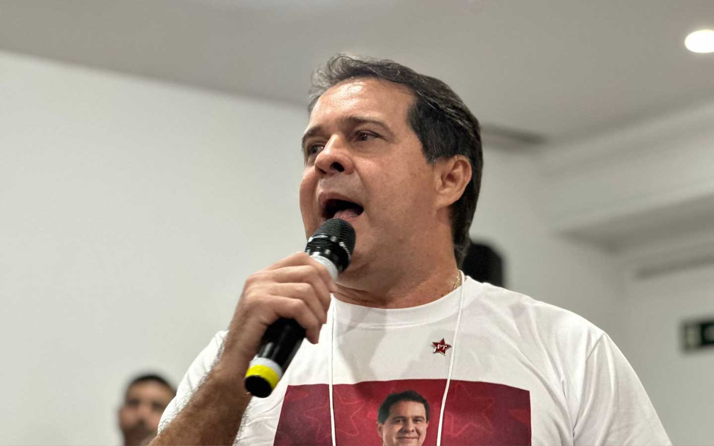 Read more about the article Evandro é escolhido candidato do PT a prefeito após Luizianne retirar pré-candidatura