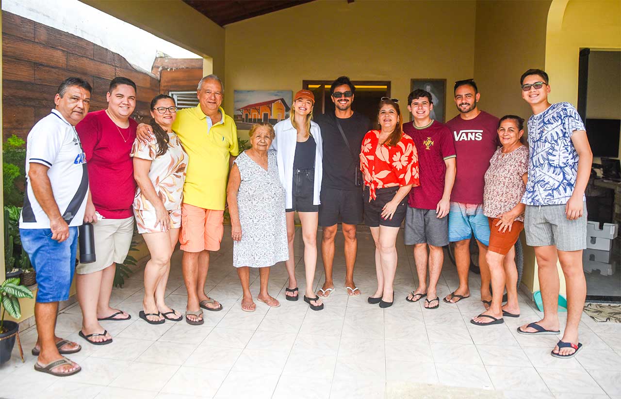 Read more about the article Atores Agatha Moreira e Rodrigo Simas visitam familiares em Ipueiras na manhã deste sábado, 20