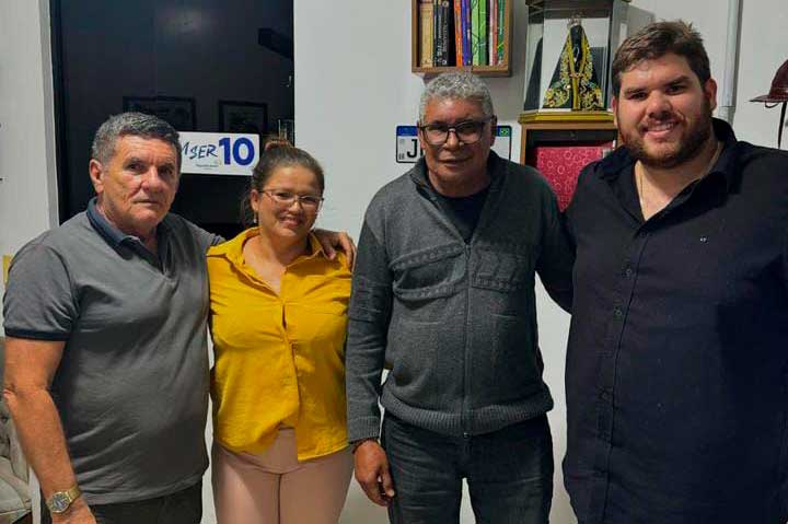 Read more about the article Raimundo Mariano apoia Júnior do Titico e levanta suspeitas de vice-candidatura