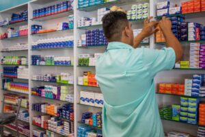 Read more about the article Anvisa diz que farmácias podem vender medicamentos prescritos por enfermeiros