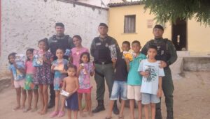 Read more about the article Policiais Militares realizam campanha de arrecadação de brinquedos em Tamboril para o Dia das Crianças