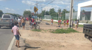 Read more about the article Colisão frontal em resulta em  vítima com fraturas graves no bairro Estação em Ipueiras