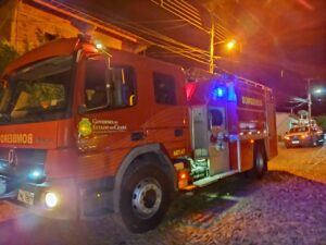 Read more about the article Suposto incêndio criminoso é registrado residência no Bairro  Vamos Ver em Ipueiras