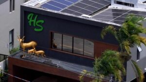 Read more about the article Em mansão de Hytalo Santos, adolescentes bebiam, faltavam aulas e uma delas até engravidou na casa