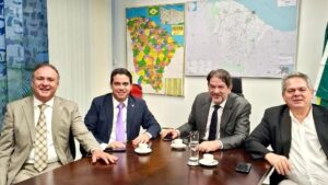 Read more about the article Com aval de Cid, Júnior Mano segue articulações para viabilizar candidatura ao Senado