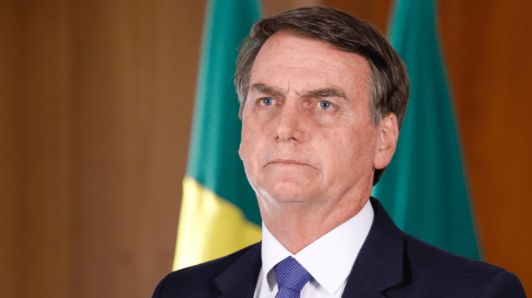 Por carta, Bolsonaro confirma indicação de Flávio como candidato à Presidência