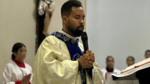 Read more about the article Padre flagrado com noiva de fiel é afastado