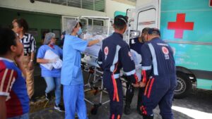 Read more about the article Sesa faz operação para transferir pacientes do César Cals após incêndio e diz que não há vítimas