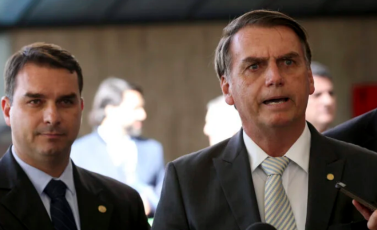 Bolsonaro confirma Flávio como  candidato à Presidência em 2026