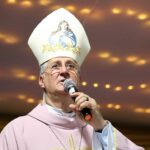 Vídeo: Bispo alerta sobre mudanças  nos costumes e critica  substituição de vínculos  humanos