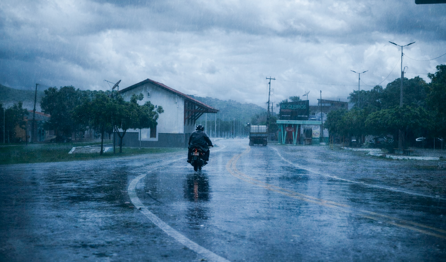 Ceará recebe aviso de chuvas intensas até o fim da manhã de terça-feira (20)