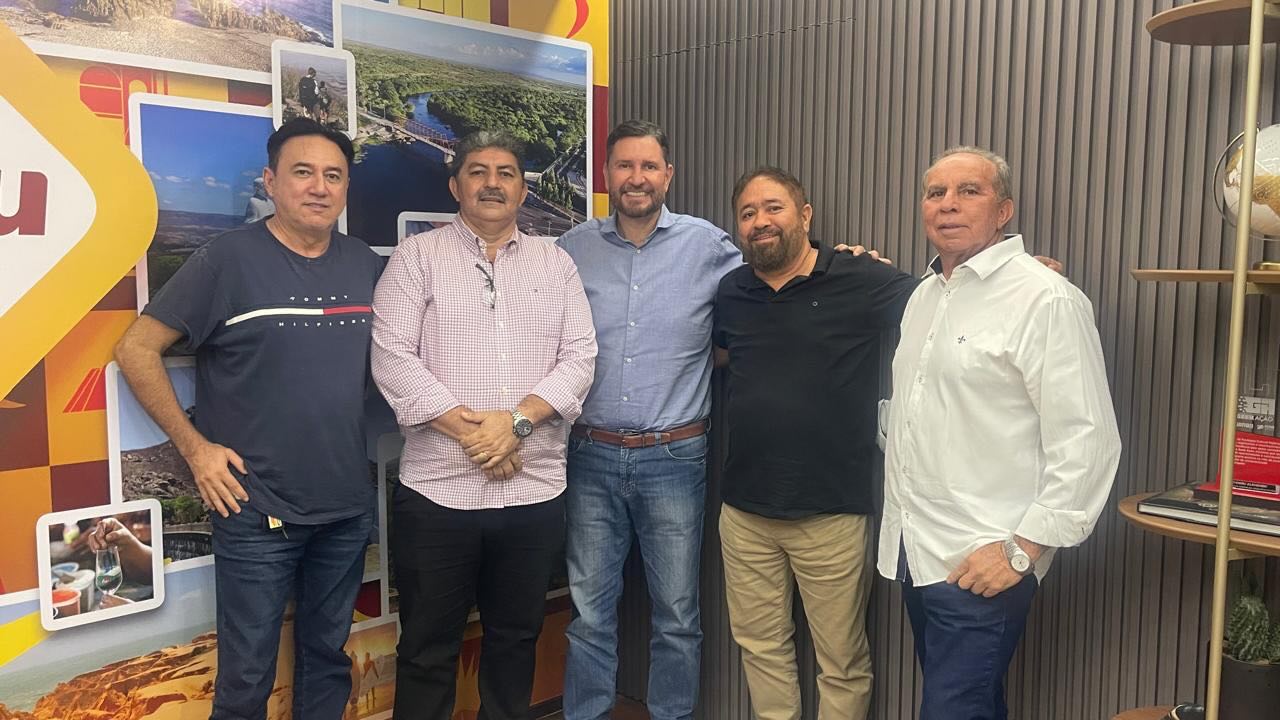 Radialista Hélio Lopes rompe com  prefeita de Ipu e anuncia apoio à  oposição