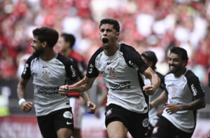 Read more about the article Corinthians derrota o Flamengo e conquista o bicampeonato da Supercopa Rei