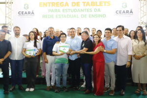 Read more about the article Ronilson e Elmano cumprem agenda com entrega de tablets e visitas a obras na Ibiapaba