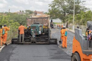 Read more about the article Prefeitura de Santa Quitéria inicia nova etapa de pavimentação asfáltica com mais de 19 mil m² de melhorias