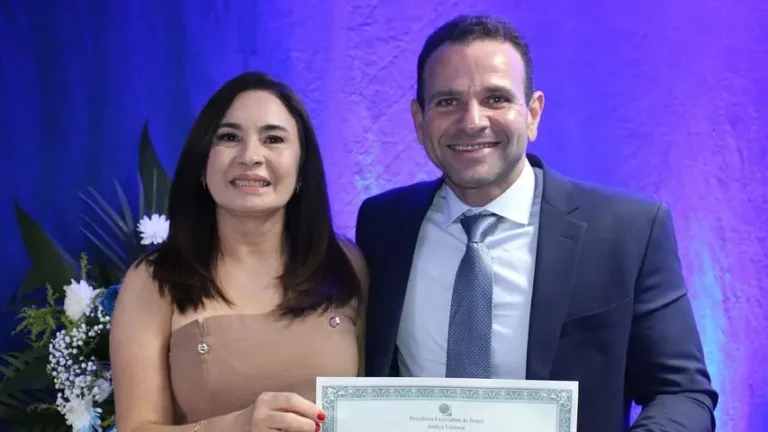 Câmara afasta irmão de Wesley Safadão da Prefeitura de Aracoiaba (CE) e empossa vice-prefeita