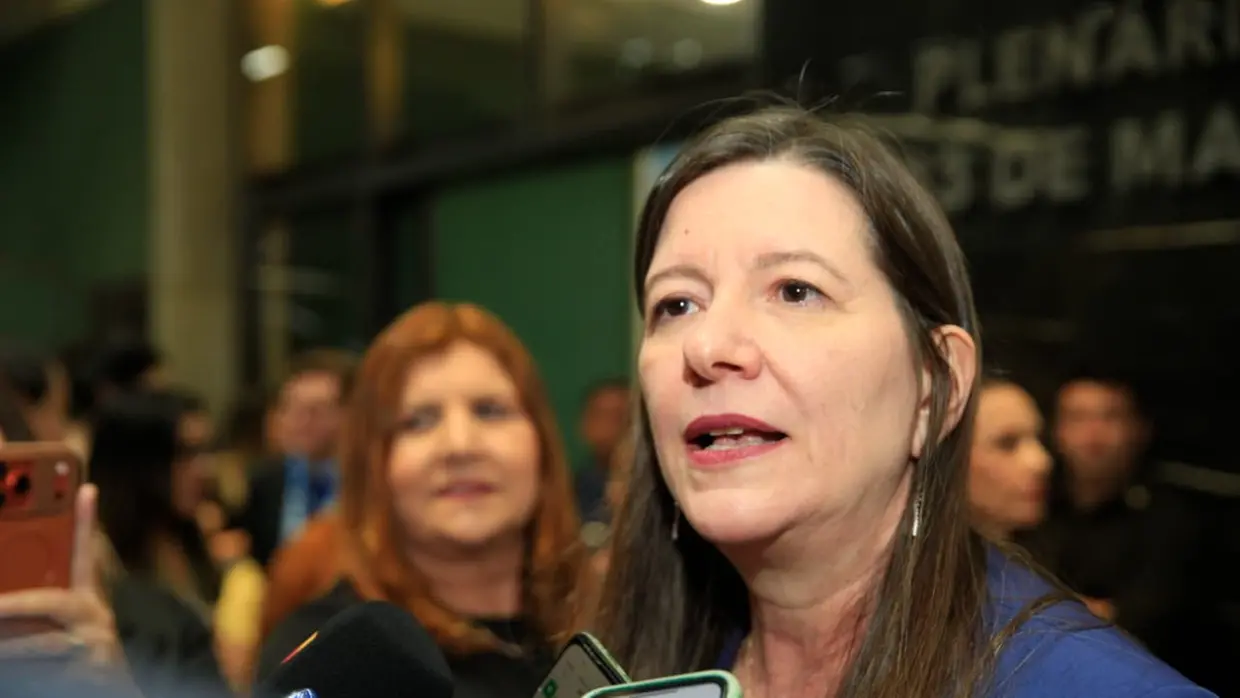 Lia diz que segue ‘orientação de Cid’ na eleição estadual