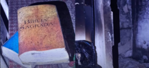 Read more about the article Bíblia permanece intacta após incêndio destruir objeto em residência em Croatá