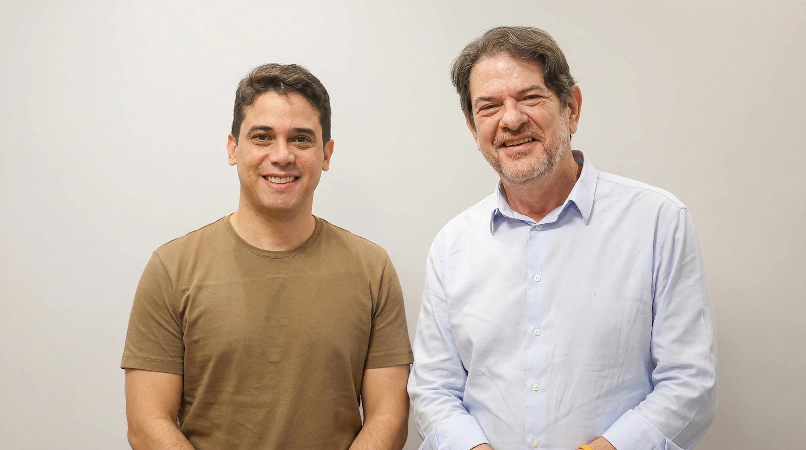 Cid Gomes e Júnior Mano ampliam base  do PSB durante janela partidária