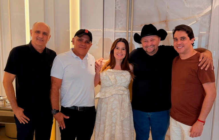 Vereadores de Ipueiras se reúnem com Júnior e Giordanna Mano