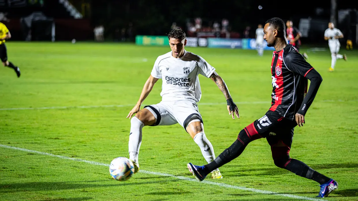 Com dois expulsos, Ceará perde para o Vitória no Barradão e está eliminado da Copa do Nordeste