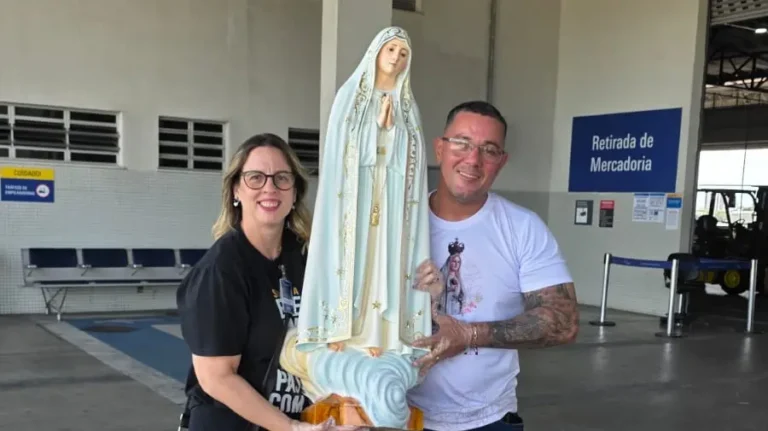 Imagem de Nossa Senhora de Fátima é  liberada da alfândega em Fortaleza após  três dias retida