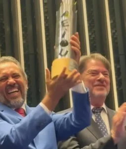Read more about the article Elmano destaca no Senado que Ceará possui 20 municípios com 100% de crianças alfabetizadas