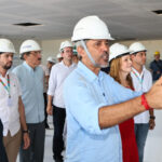 Governador Elmano de Freitas vistoria obras do Hospital Regional do Sertão de Crateús