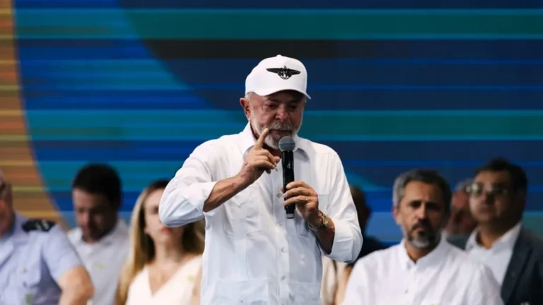 Lula critica Ciro, inclui Cid na aliança governista, mas evita falar de definições no Ceará