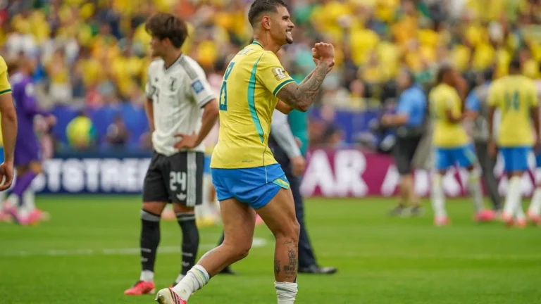 Bruno Guimarães iguala recorde de assistências na Copa do Mundo neste século