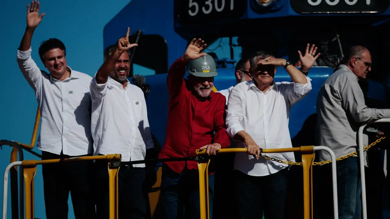 Em agendas pelo Ceará, Lula faz entregas e critica oposição ao lado de Camilo e Elmano