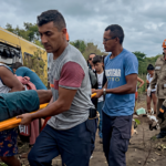 34 adultos e duas crianças são levados a hospitais após acidente com ônibus de romeiros em Canindé