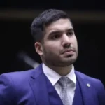Justiça Eleitoral multa André Fernandes por descumprir decisão judicial relacionada ao candidato Elmano de Freitas