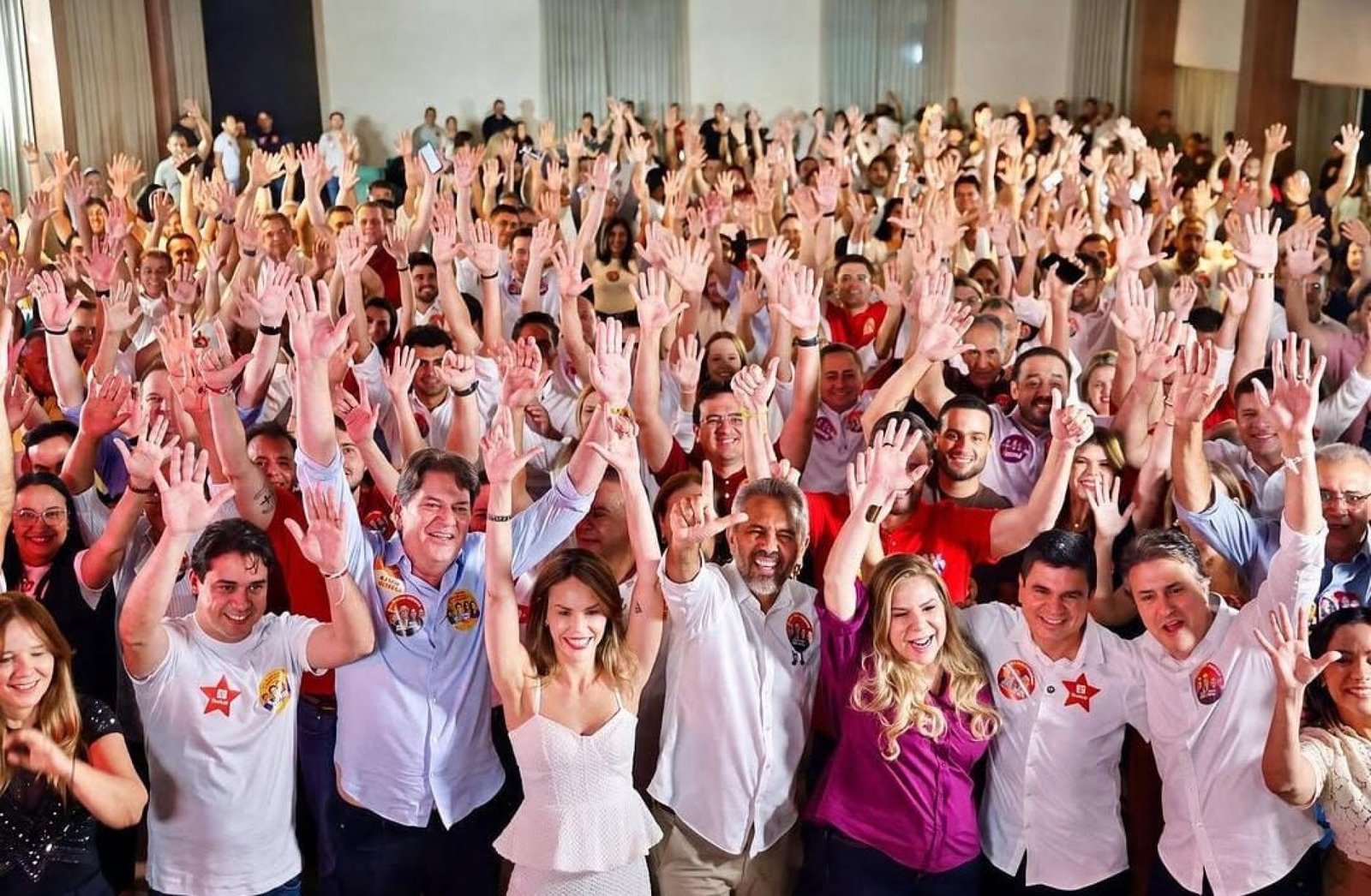 Deputado Federal Junior Mano reúne mais de 50 prefeitos num grande encontro politico com as presenças de Elmano, Cid e Luiziane