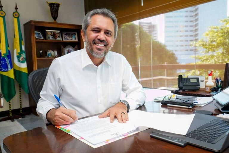 Dia do Servidor: Elmano decreta feriadão com salário na conta